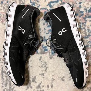 OnCloud Running Shoes Womens 8